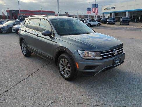 Used 2018 Volkswagen Tiguan S image 2