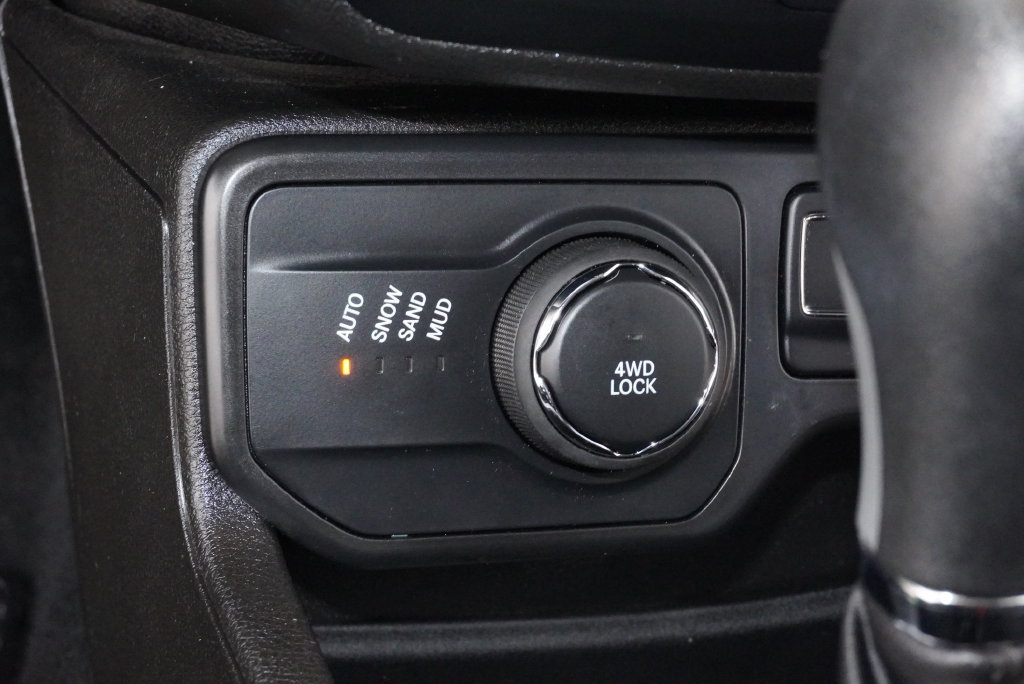 Used 2023 Jeep Renegade Altitude w/ Convenience Group I AWD/4WD image 15