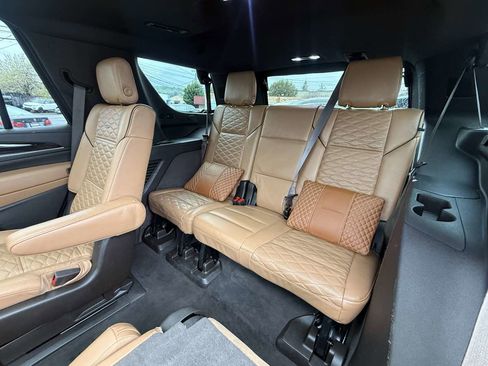 Used 2021 Cadillac Escalade Premium Luxury image 9