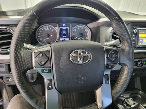 Used 2018 Toyota Tacoma SR5 image 19