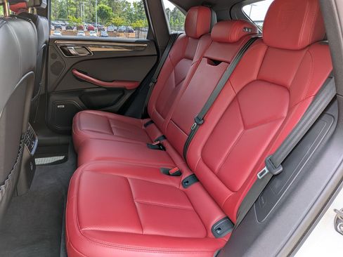 Certified 2024 Porsche Macan S AWD/4WD image 25