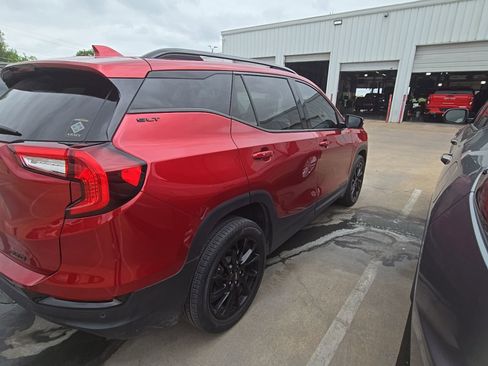 Used 2024 GMC Terrain SLT w/ Tech Package image 11