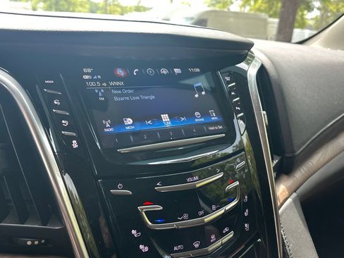 Used 2020 Cadillac Escalade ESV Luxury AWD/4WD image 29