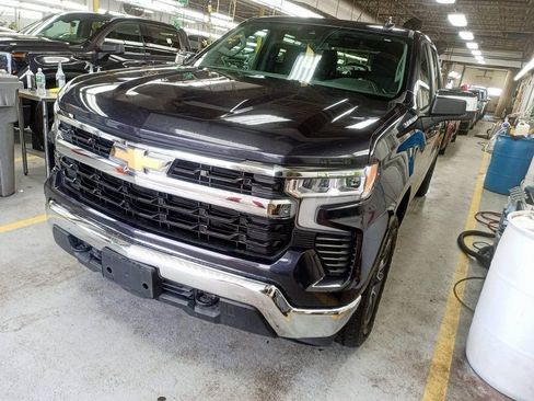 Used 2023 Chevrolet Silverado 1500 LT AWD/4WD image 2