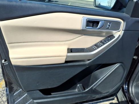 Used 2023 Ford Explorer XLT w/ Equipment Group 202A image 12