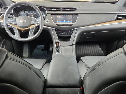 Used 2017 Cadillac XT5 Platinum AWD/4WD image 17