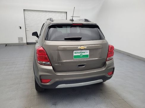 Used 2021 Chevrolet Trax LT w/ LT Convenience Package image 6