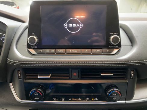 Used 2023 Nissan Rogue SV FWD image 40
