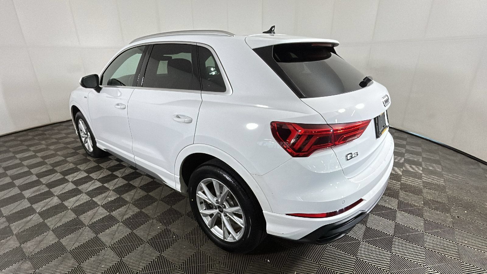 Used 2025 Audi Q3 2.0T Premium AWD/4WD image 4