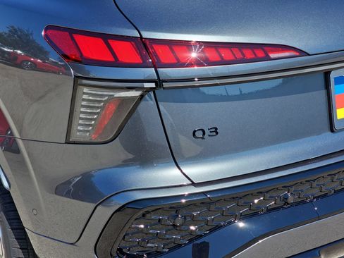 New 2026 Audi Q3 quattro 2.0T AWD/4WD image 37