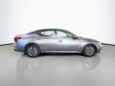 Used 2023 Nissan Altima 2.5 SV FWD image 10