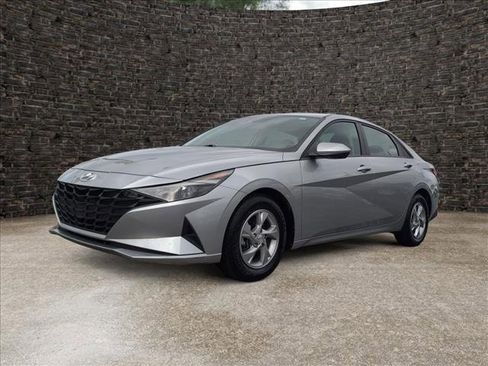 Used 2023 Hyundai Elantra SE image 6