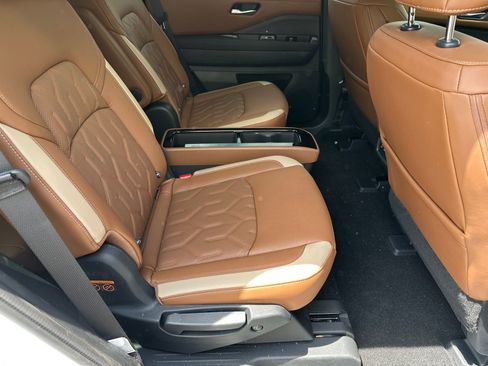 New 2026 Nissan Pathfinder Platinum FWD image 13