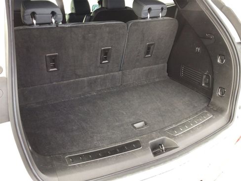 Used 2024 Buick Enclave Premium image 13