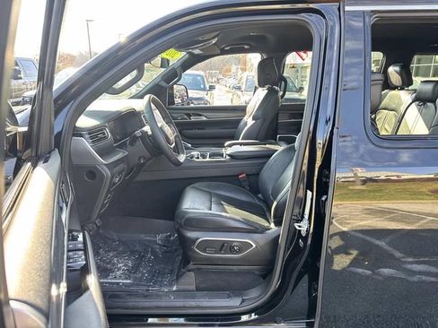 Used 2024 Jeep Wagoneer L Series II w/ Flexible Seating Group image 17