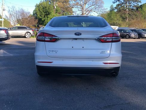 Used 2020 Ford Fusion SE image 4