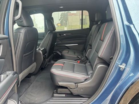 Used 2026 Chevrolet Traverse RS FWD image 12