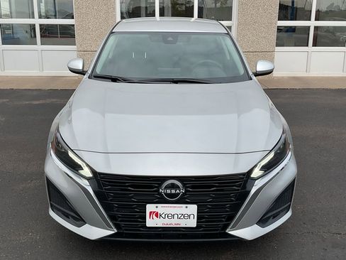 Used 2023 Nissan Altima 2.5 SV image 2