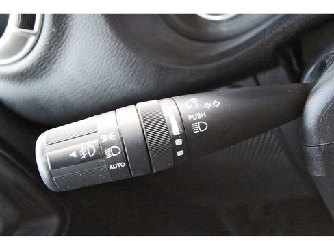 Used 2017 Jeep Wrangler Unlimited Rubicon w/ Connectivity Group AWD/4WD image 17