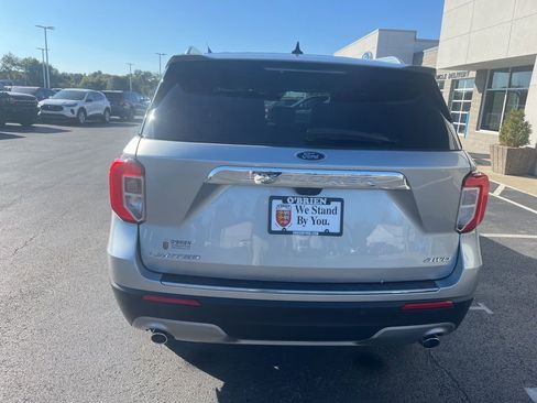 Used 2023 Ford Explorer Limited image 4