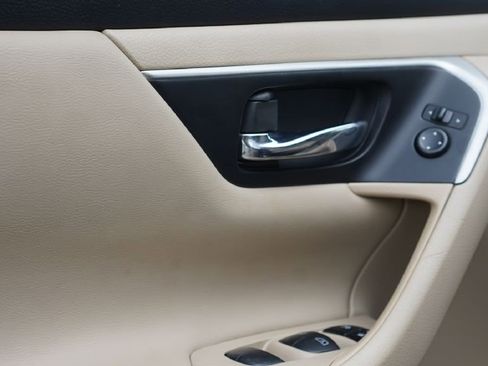 Used 2017 Nissan Altima 2.5 SV w/ Convenience Package image 14