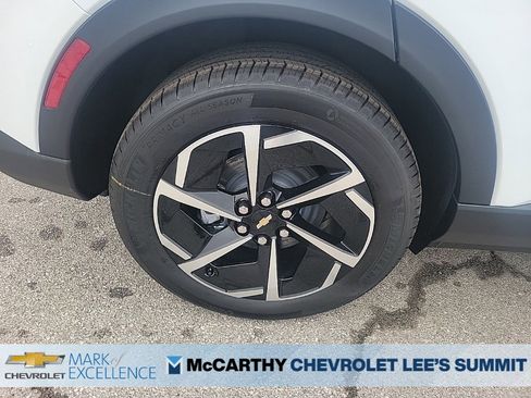 New 2026 Chevrolet Equinox EV LT image 10