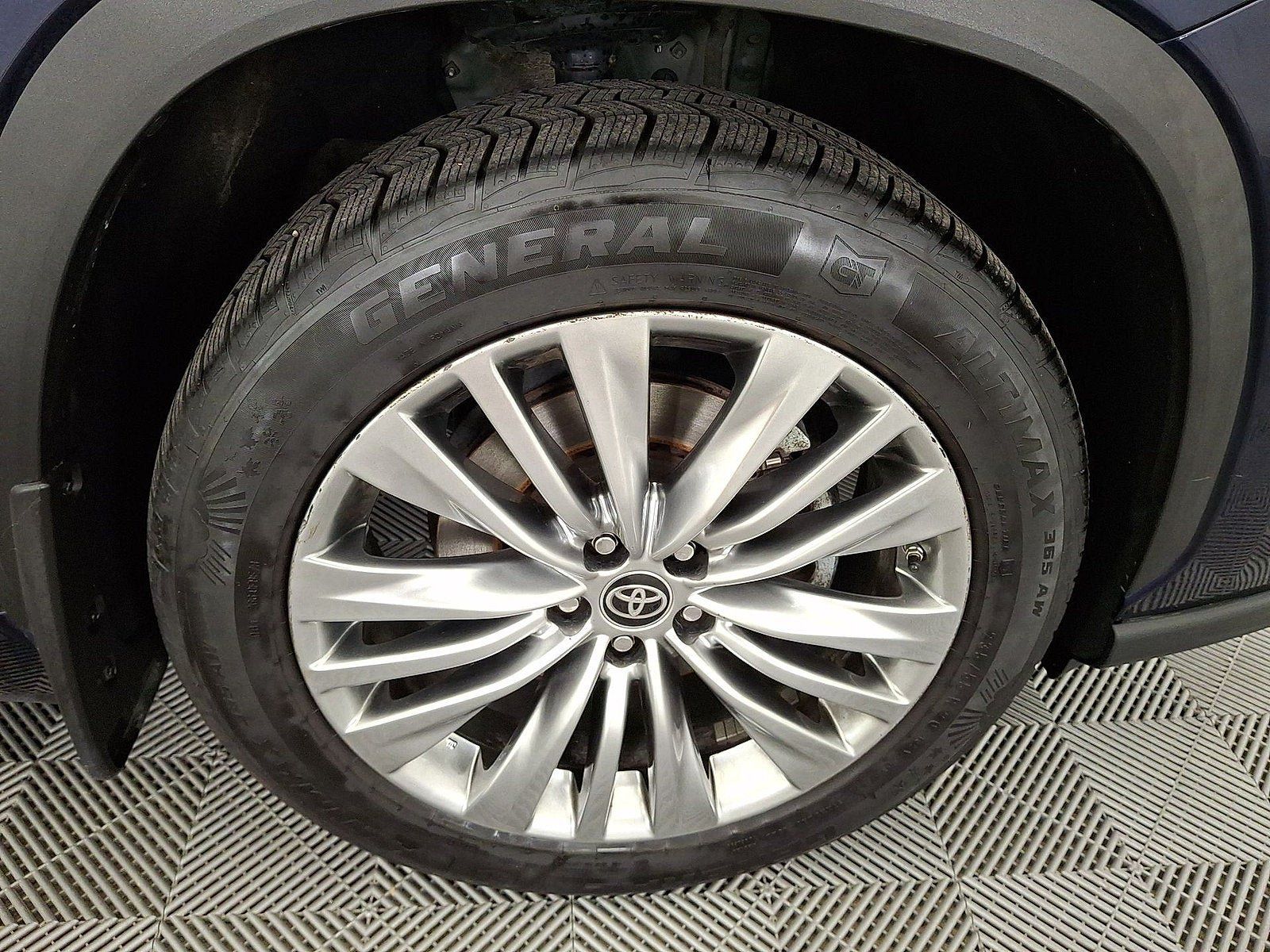 Used 2024 Toyota Highlander Platinum AWD/4WD image 19