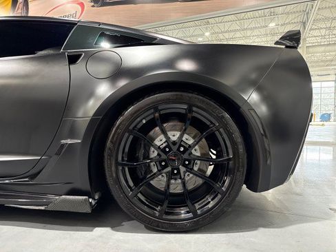 Used 2017 Chevrolet Corvette Grand Sport w/ Carbon Flash Badge Package RWD image 19