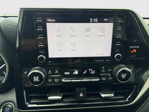 Used 2021 Toyota Highlander XLE FWD image 25