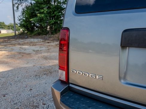 Used 2011 Dodge Nitro Heat RWD image 10