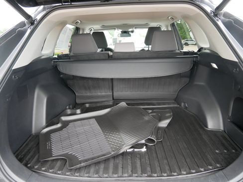 Used 2022 Toyota RAV4 XLE w/ Convenience Package AWD/4WD image 18