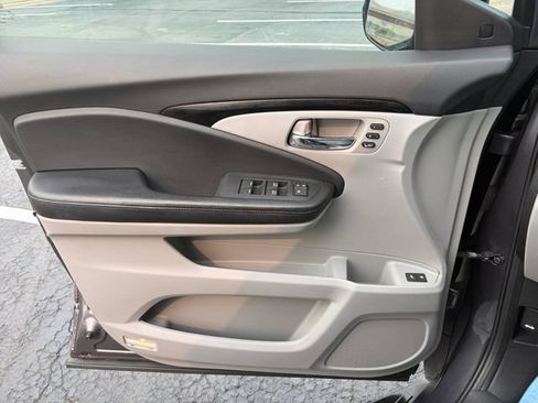 Used 2017 Honda Pilot Elite image 13