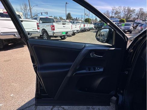 Used 2018 Toyota RAV4 SE w/ Power Extra Value Package image 15