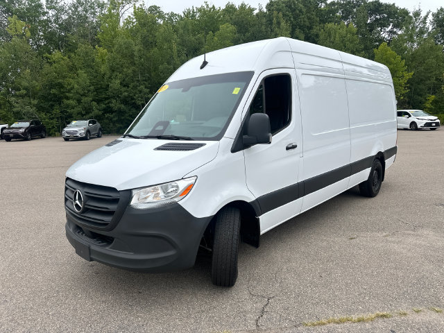 Used 2025 Mercedes-Benz Sprinter 2500 image 4