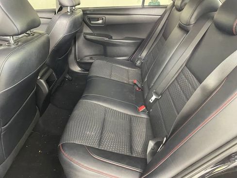 Used 2015 Toyota Camry SE FWD image 11