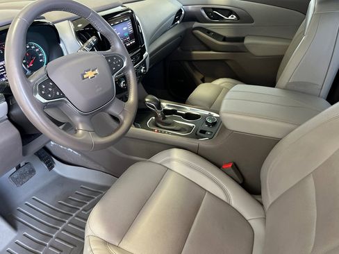 Used 2021 Chevrolet Traverse Premier FWD image 10