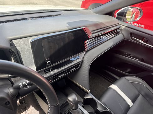 Used 2025 Toyota Camry SE w/ Convenience Package image 10