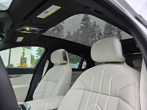 Used 2025 BMW 740i xDrive w/ Executive Package image 22