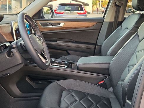 Used 2024 Volkswagen Atlas SE image 22