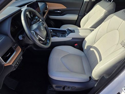 Used 2024 Toyota Grand Highlander Limited image 15
