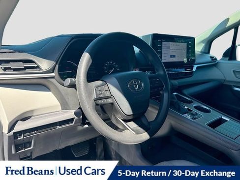 Used 2024 Toyota Sienna LE w/ LE Plus Package AWD/4WD image 14