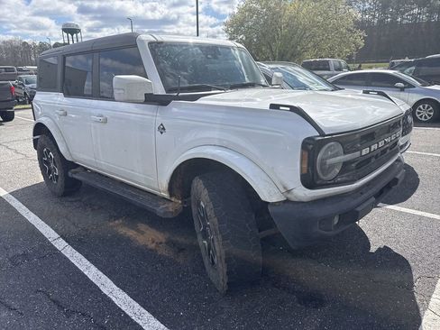 Used 2023 Ford Bronco Outer Banks image 2