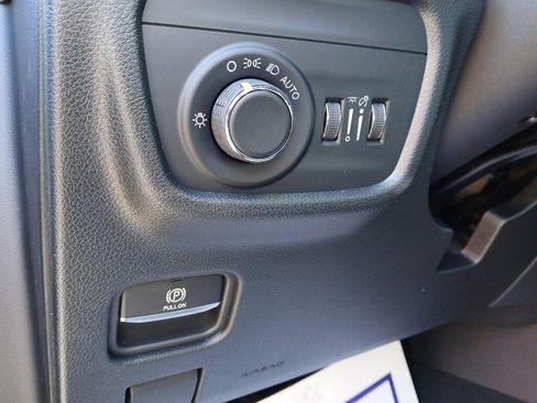 New 2025 Jeep Grand Cherokee Laredo X w/ Luxury Tech Group I image 37