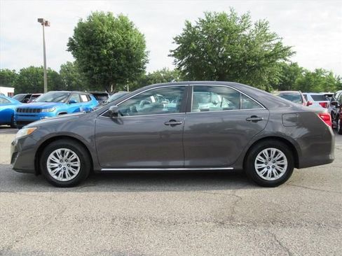 Used 2012 Toyota Camry LE FWD image 4