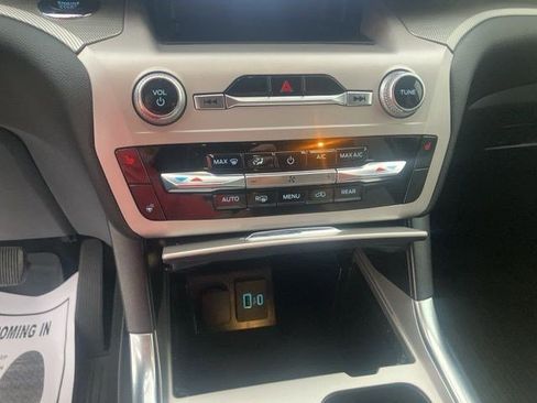 Used 2023 Ford Explorer XLT w/ Equipment Group 202A AWD/4WD image 19