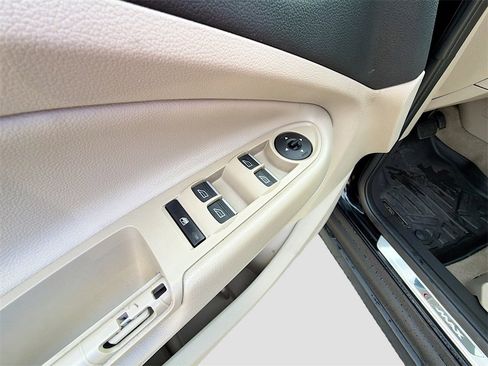 Used 2016 Ford C-MAX Energi SEL w/ Equipment Group 302A image 18