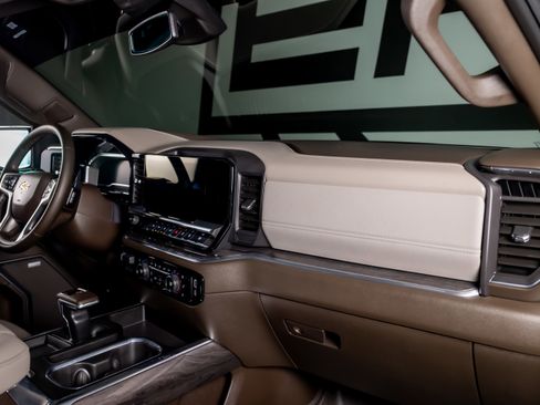 Used 2025 Chevrolet Silverado 1500 LTZ image 23