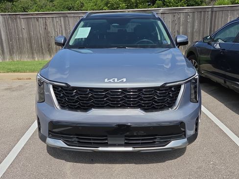 Used 2024 Kia Sorento S w/ Panoramic Sunroof Package FWD image 3