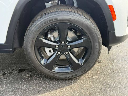 Certified 2023 Jeep Grand Cherokee Altitude image 7