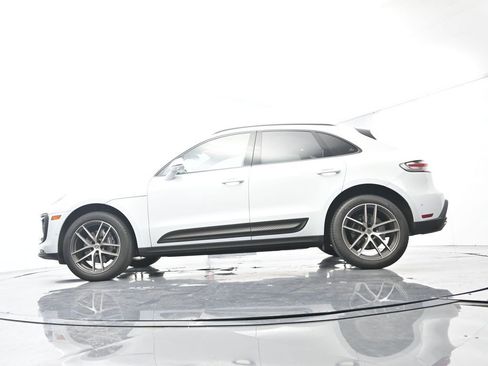 Certified 2023 Porsche Macan AWD/4WD image 42